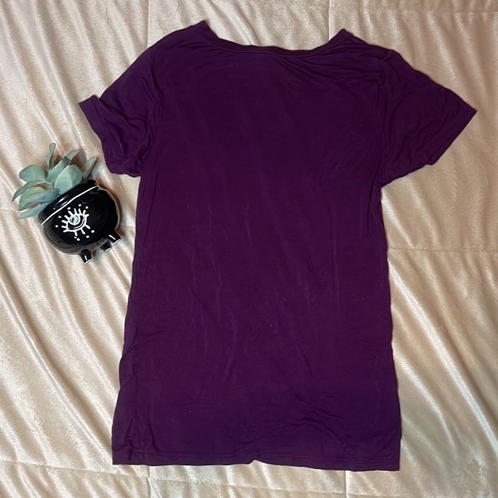 Keyhole vneck - Picture 3 of 3